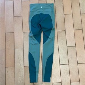 Lululemon two toned green/turquoise legging
